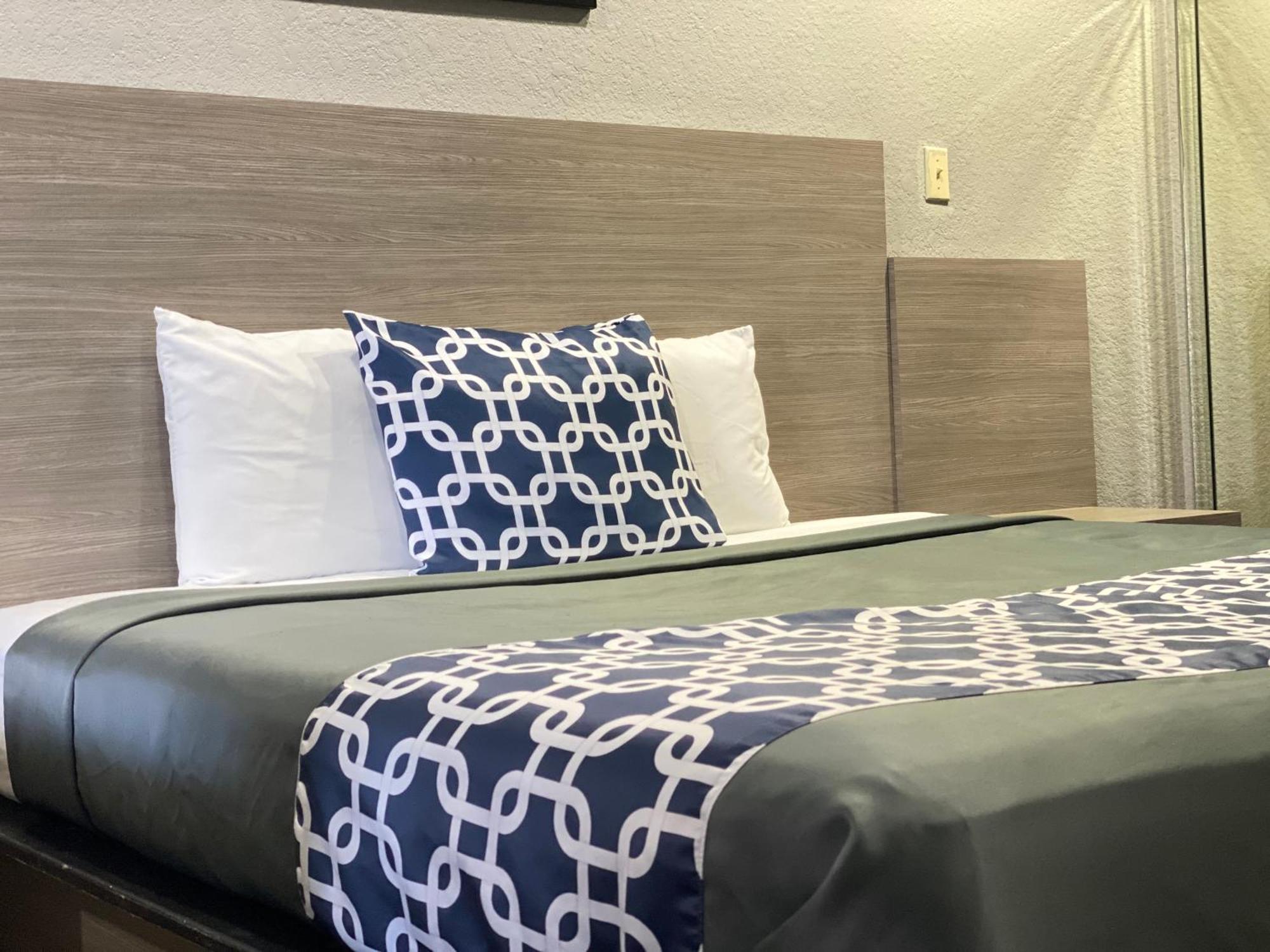 Island Hobby Airport 2* Houston